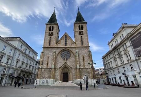 https://storage.bljesak.info/article/311315/450x310/Katedrala-Sarajevo 11.jpg